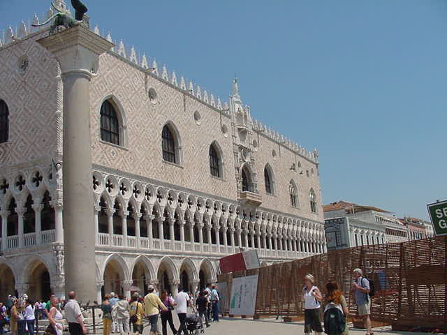 6-DogesPalace